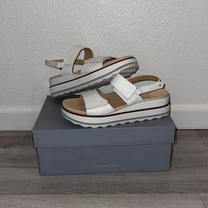 Vionic Brielle Croc Embossed Platform Sandals